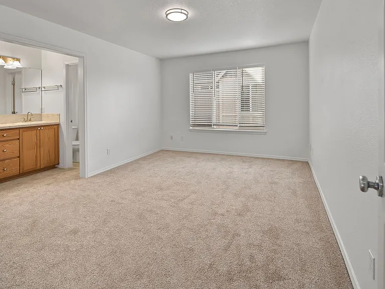 1611 SW San Mateo Ter — Photo 11