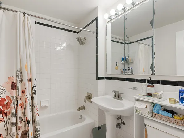 9 Mount Morris Park West image 7 of 7