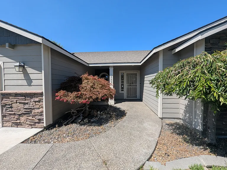 1523 Sacajawea Ave — Photo 2