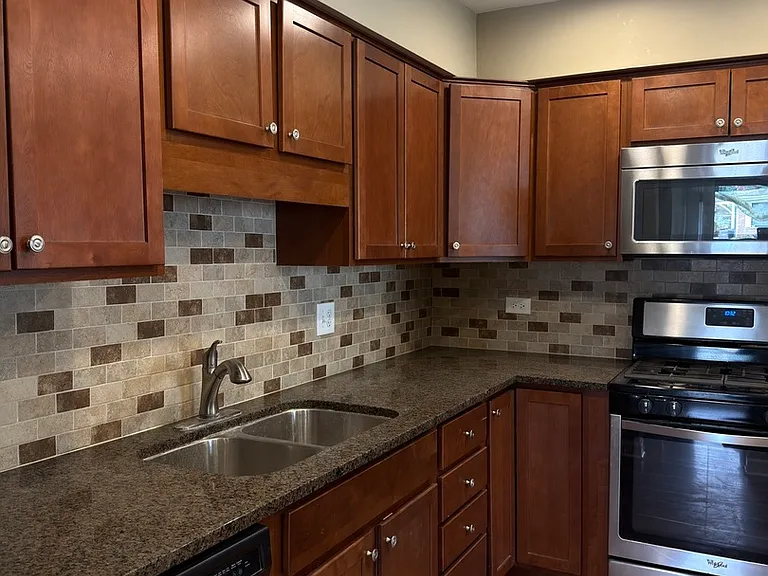 29W523 Winchester Cir S #1 — Photo 4
