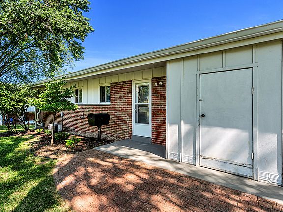 5th image of 9534 Cody Dr