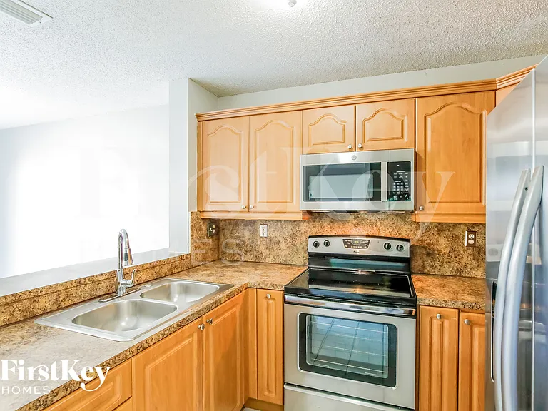 13921 SW 173rd Ter — Photo 9