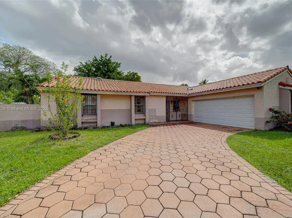 6202 NW 194th St, Hialeah, FL 33015
