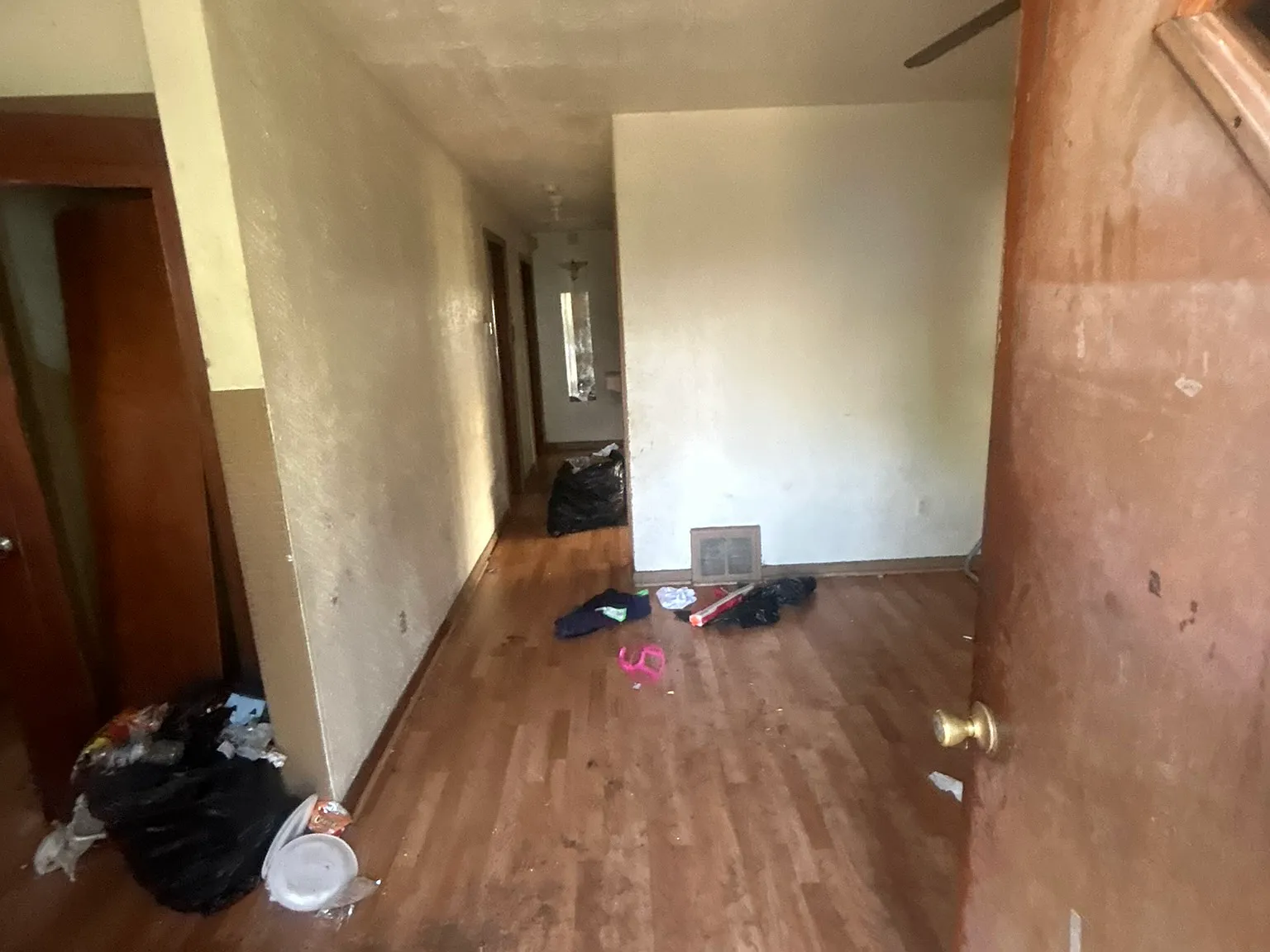 3 bed, 816 sqft, $860 — Photo 3