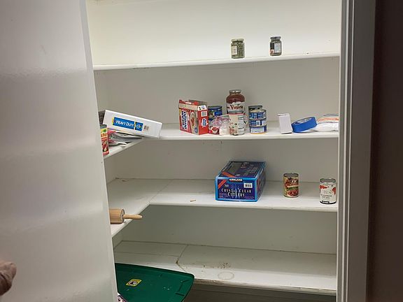 3rd image of 13495 Samantha Ave