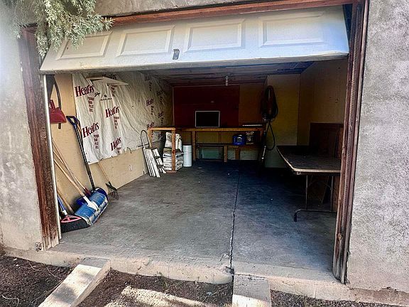4th image of 410 Pinon St