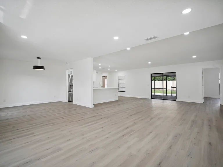 1218 Lornewood Dr — Photo 5