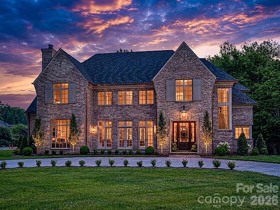 2nd image of 3701 Pelham Ln
