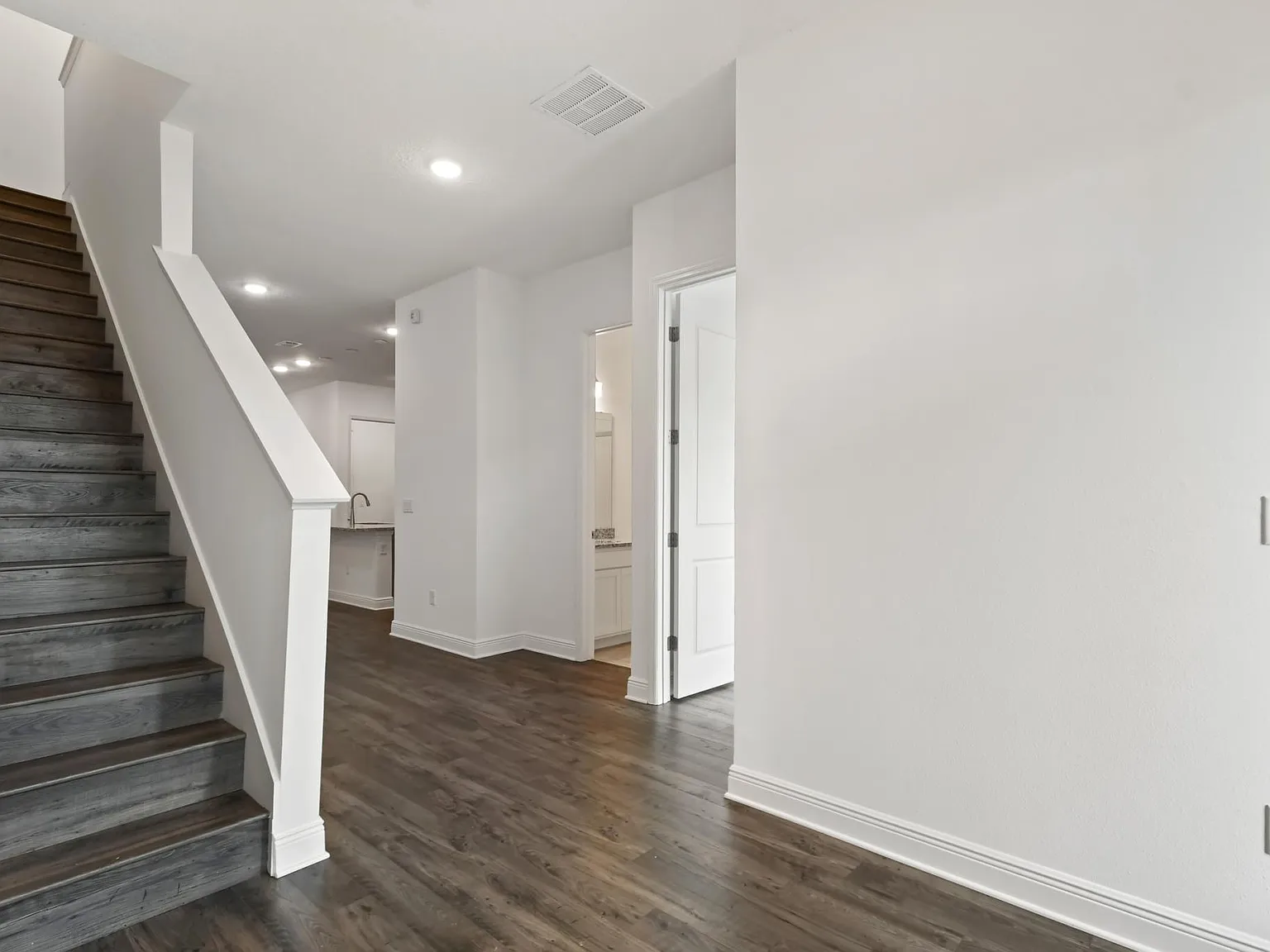 4 bed, 1854 sqft, $2,400 — Photo 4