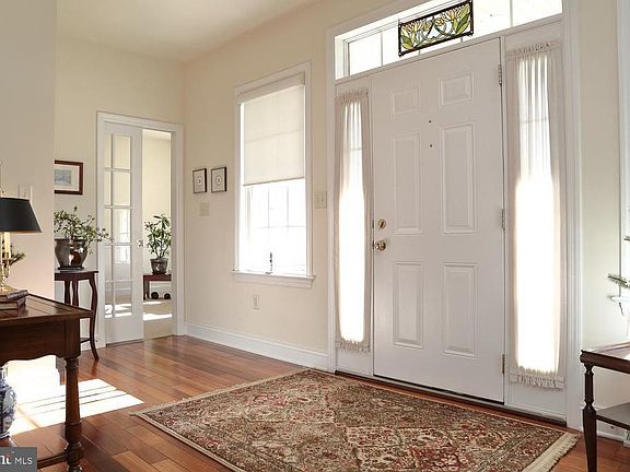 4th image of 812 Jasmine Ave