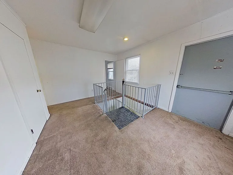 463 E Market Ave — Photo 5