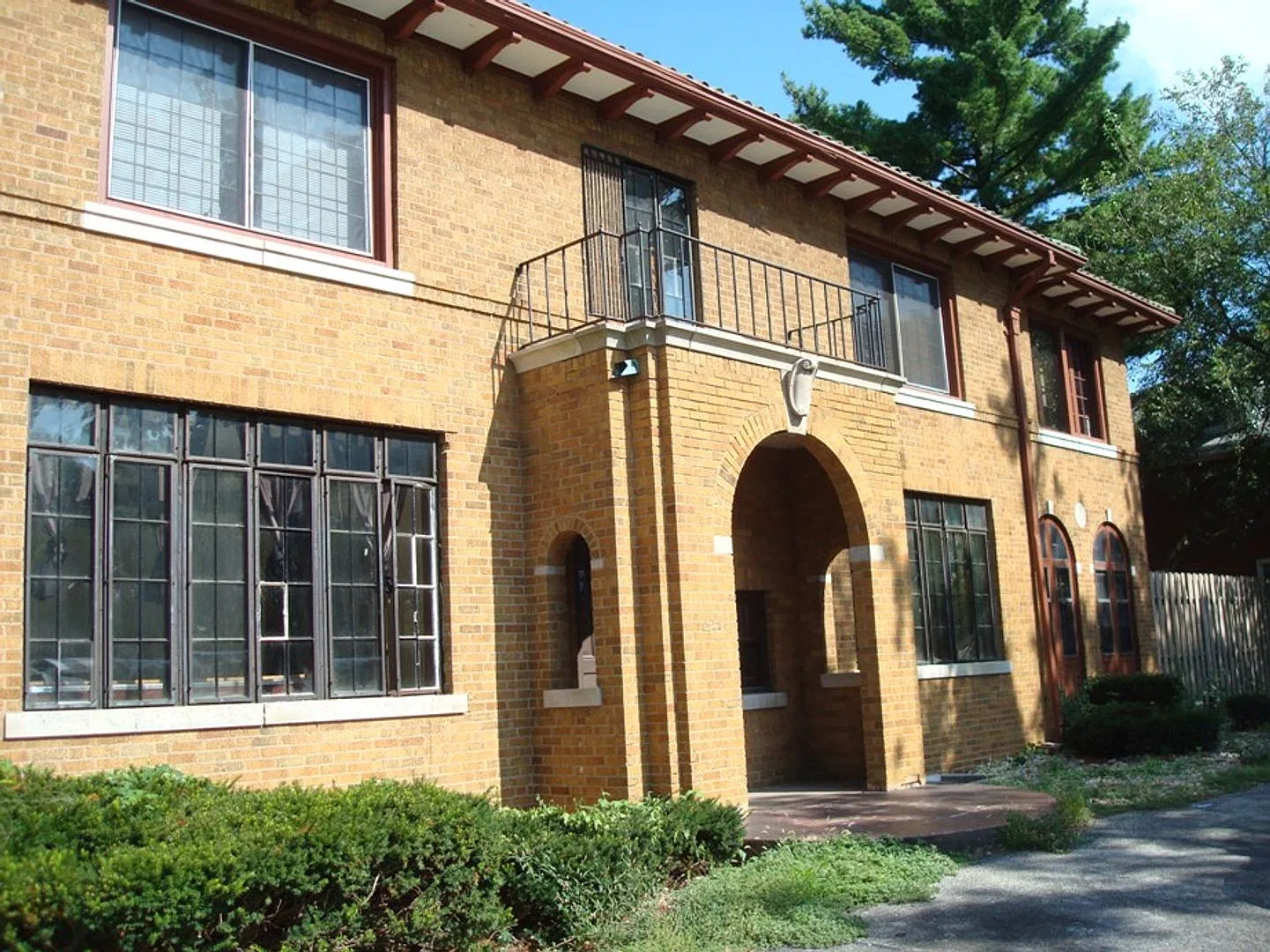 1004 S Lincoln — Photo 1