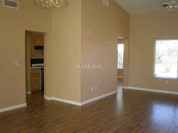 3rd image of 10512 Broom Hill Dr