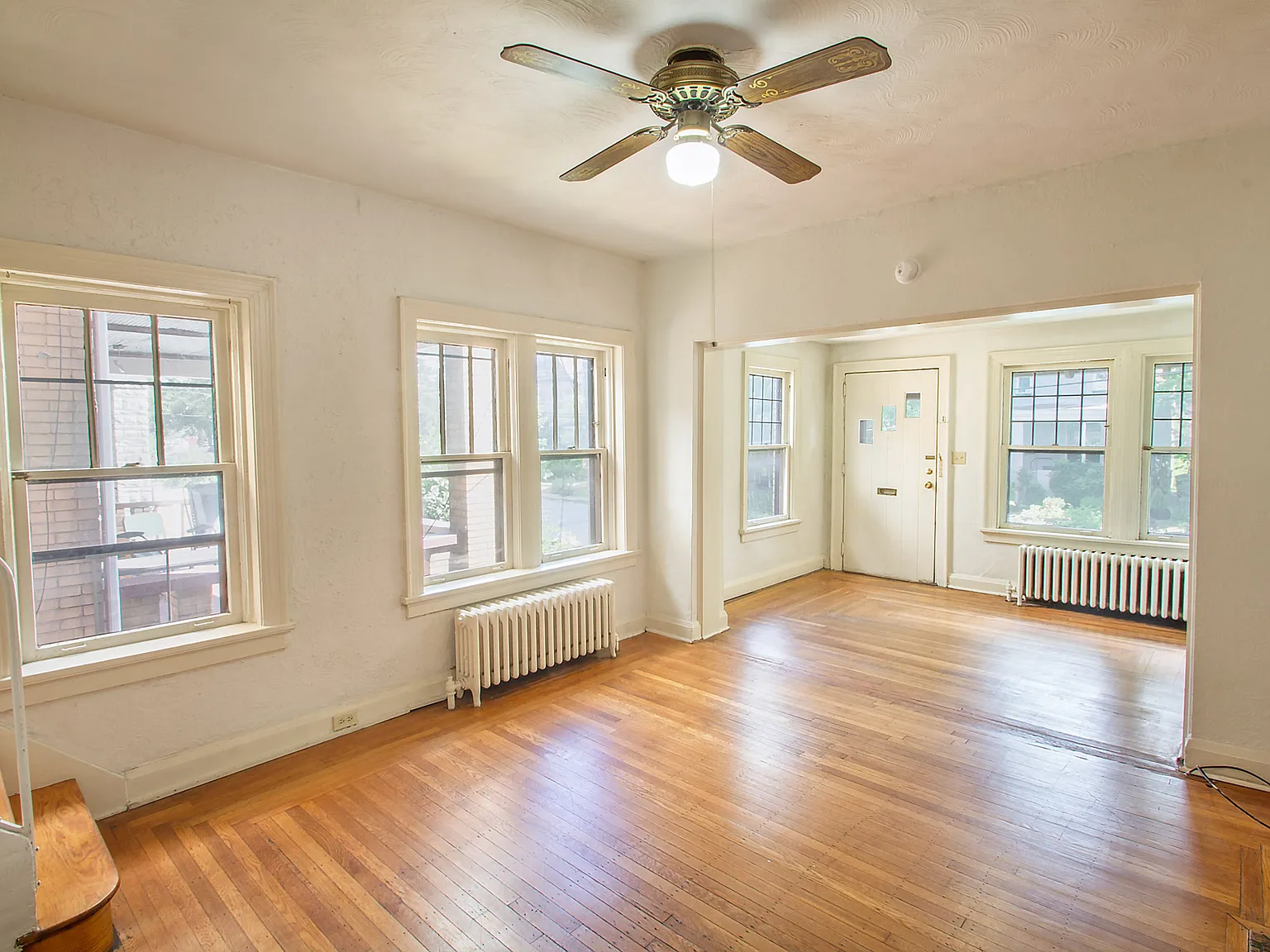 2 bed, 936 sqft, $1,450 — Photo 2