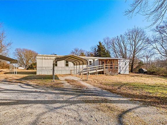 3rd image of 27876 Maple St