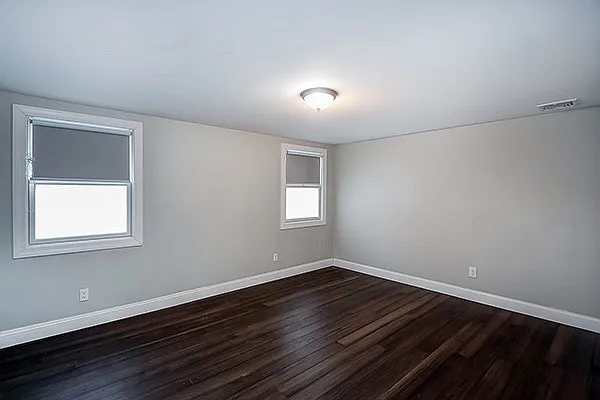 335 Gillette St — Photo 9