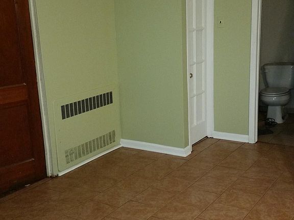 4th image of 5201 N Washtenaw Ave #Basement