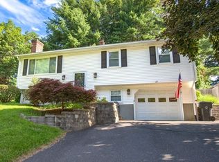 27 Country Club Dr, Westfield, MA 01085