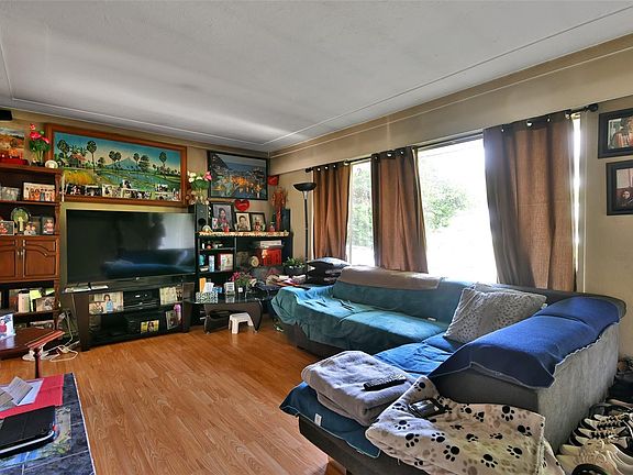 4th image of 311 Holly Ave