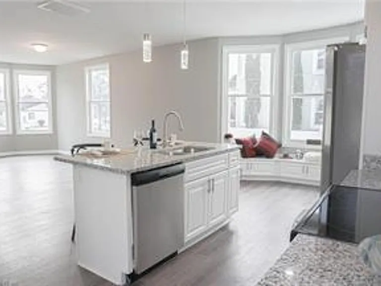 1350 W 38th St — Photo 14