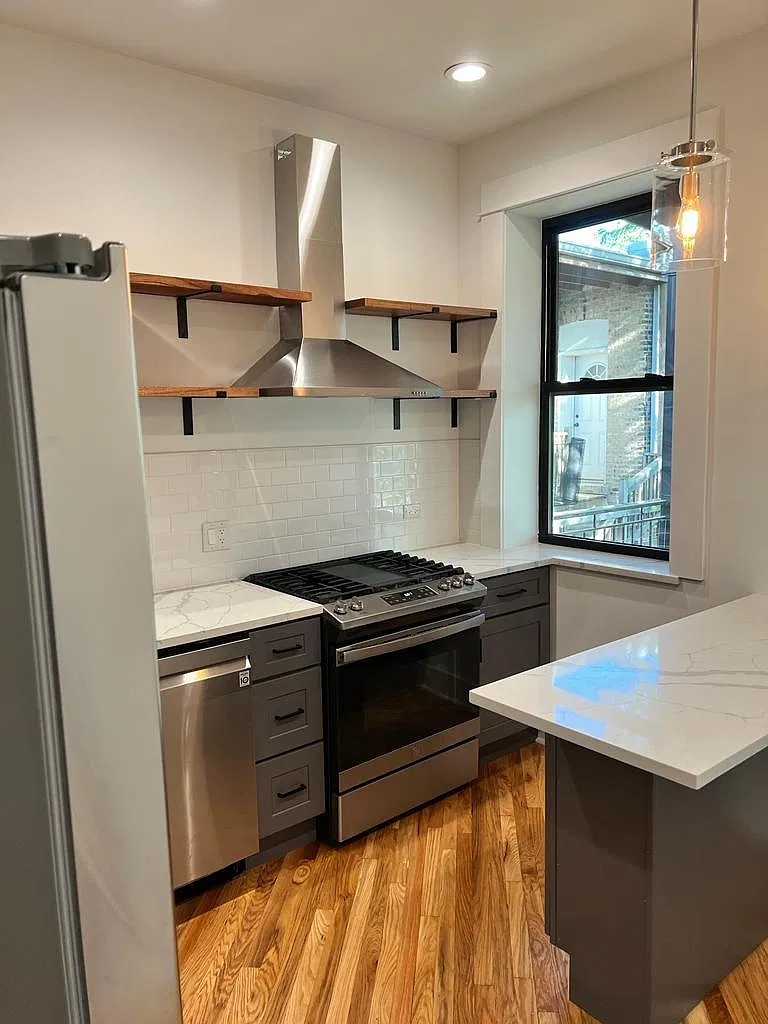 2845 W Palmer St — Photo 3