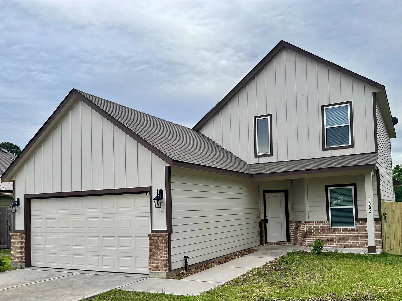 4 bed, 2.5 bath, 1905 sqft, $2,100 — Photo 2