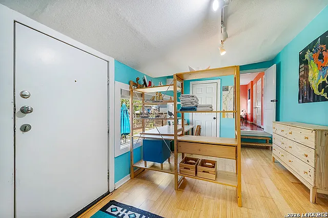 2 bed, 2.0 bath, 1192 sqft, $2,000 — Photo 2