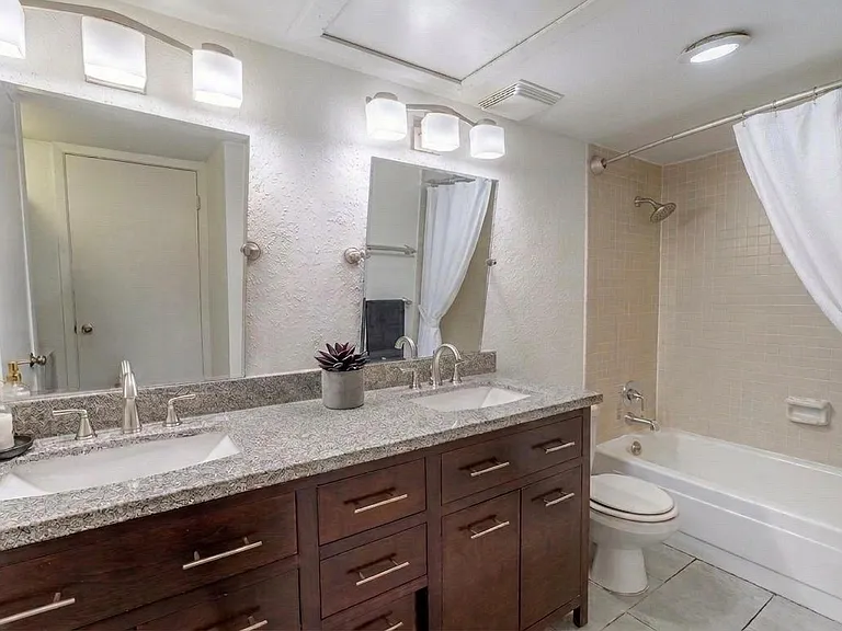 7575 Katy Fwy #103 — Photo 12