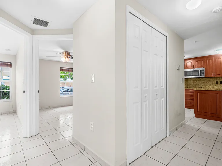 9 E 4th St #101 — Photo 5