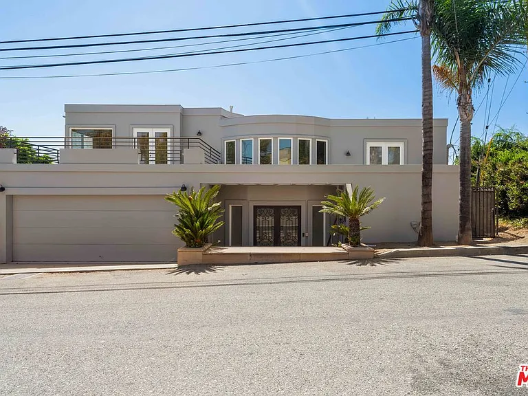 1425 N Tigertail Rd — Photo 1