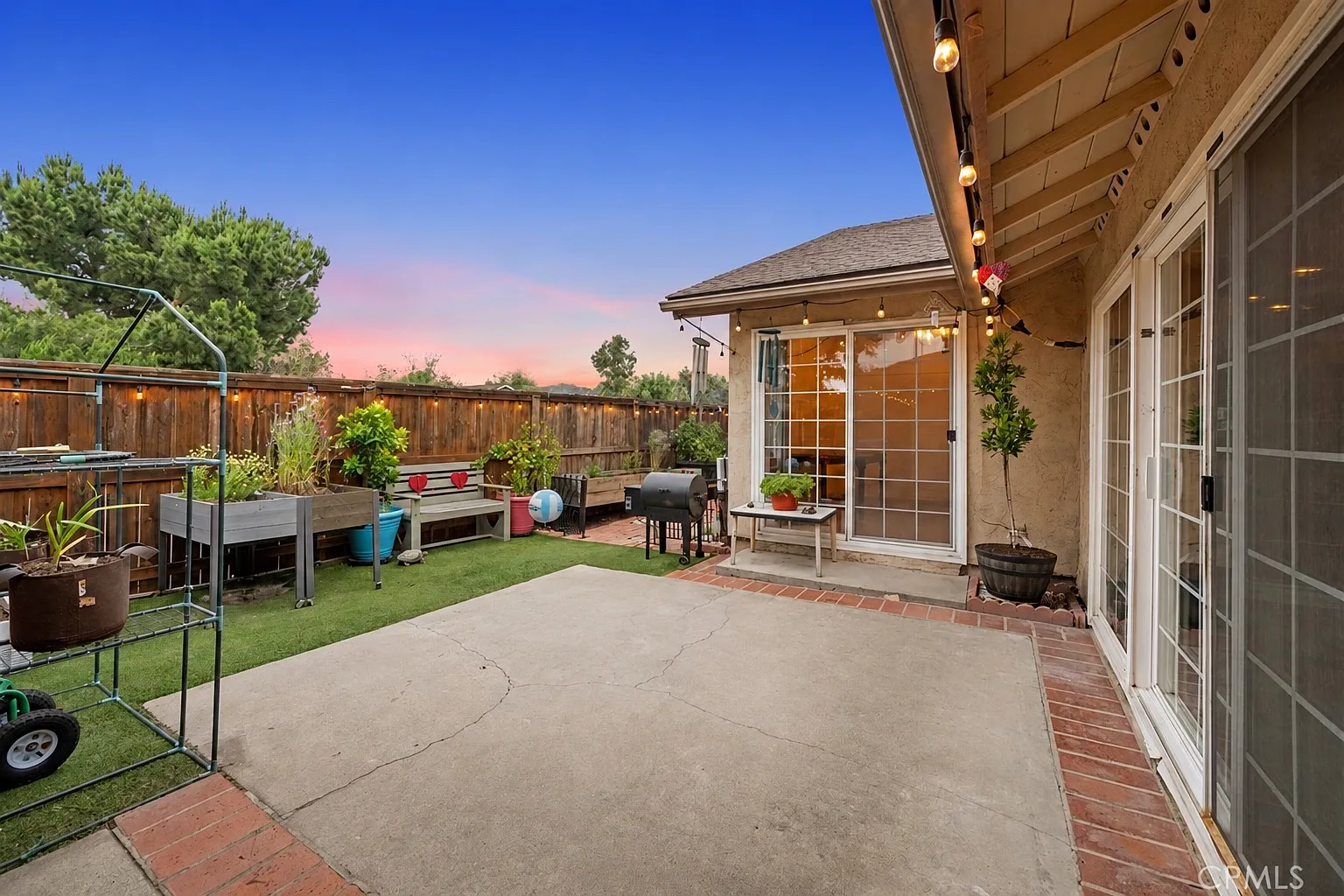 4 bed, 1237 sqft, $4,100 — Photo 1