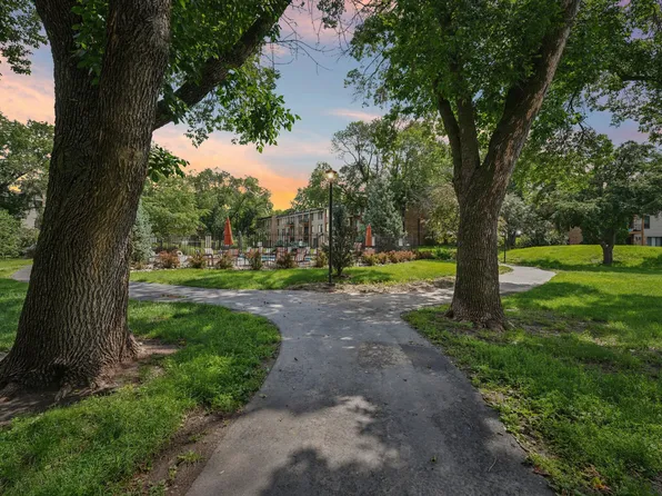 Windsor South Apartments