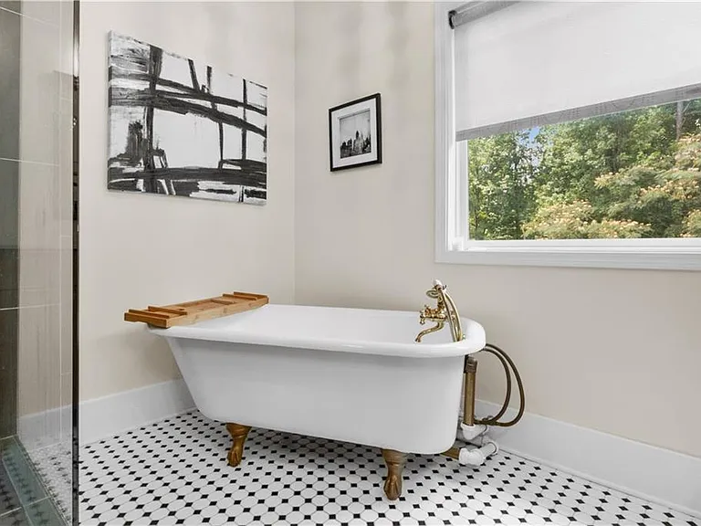 1636 Drew Dr NW — Photo 16