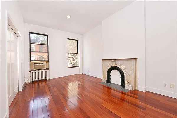 Rented by Bank Neary | media 12