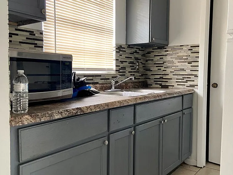 1312 Saxon Blvd — Photo 5