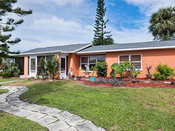 2nd image of 576 Poinciana Dr