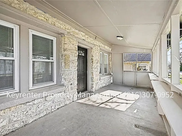 410 E Kansas Ave — Photo 3