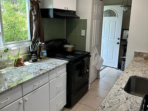 Kitchen cooking range