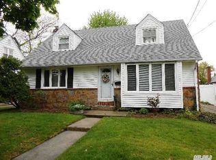 1044 Rottkamp St, Valley Stream, NY 11580