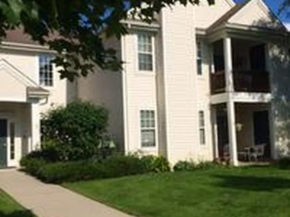 44 Overlook Dr, Stewartsville, NJ 08886