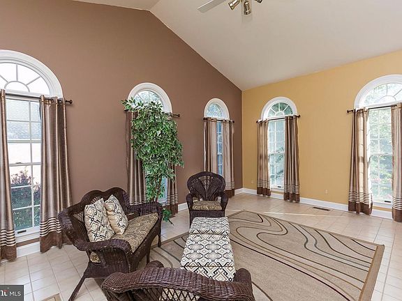 5th image of 1405 Turnberry Way