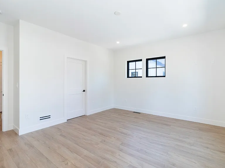 650 Main St #3 — Photo 33