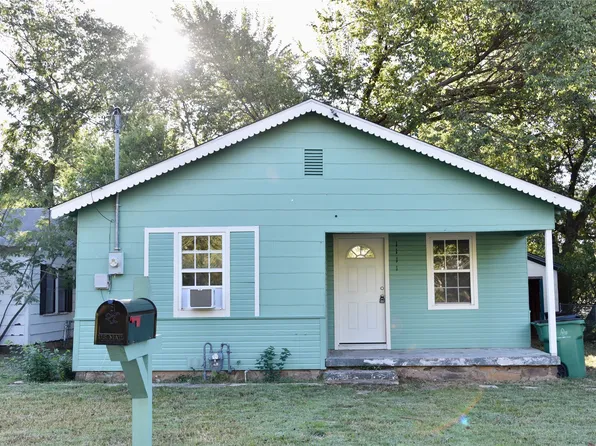 1111 Sanders St, Bowie, TX 76230