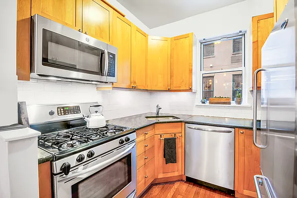 Rented by Compass | media 9