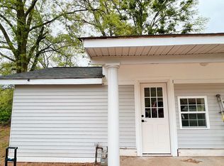 106 Leach St, Greer, SC 29651