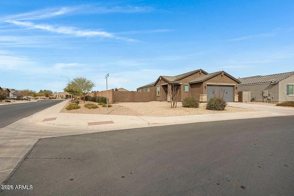 3 bed, 2.0 bath, 1480 sqft, $2,100 — Photo 2