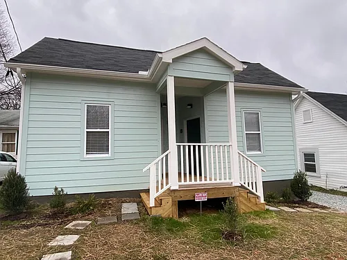 1011 Fairview St Photo 1
