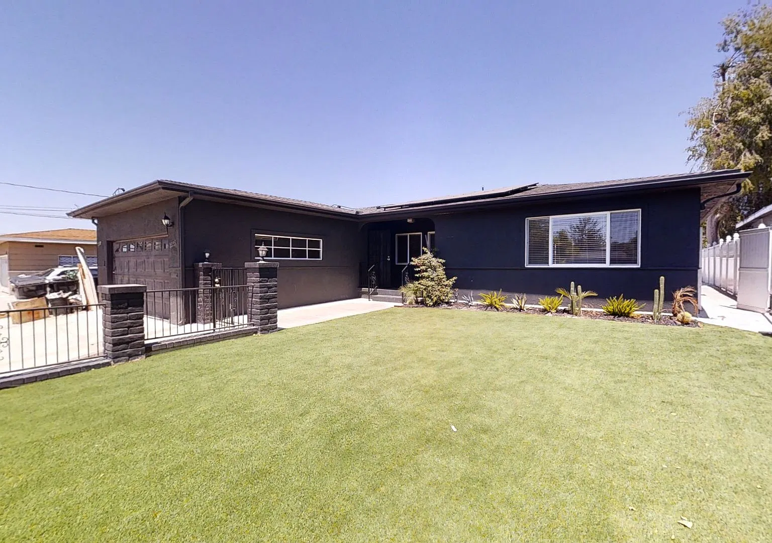 5BD/2BA, Large Bedrooms! — Photo 1