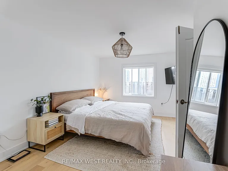 12 Grogan Mews — Photo 12