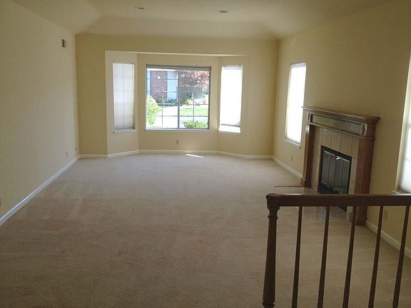 4th image of 1133 Mountain Quail Cir
